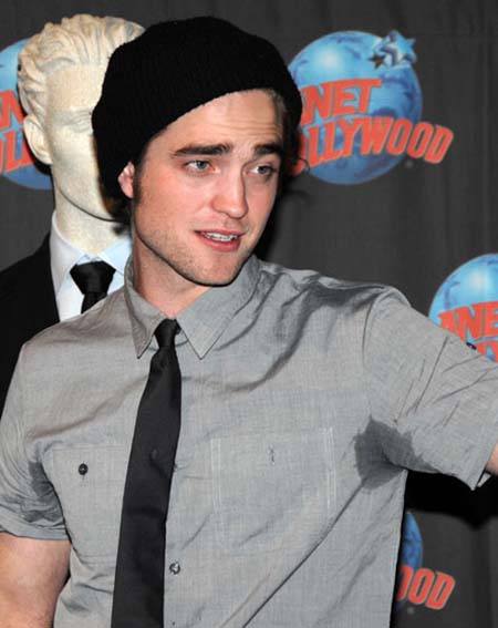 robert pattinson sweaty pitts
