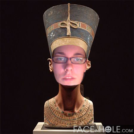 [yo+nefertiti.jpg]