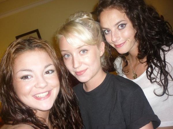 ... E4 / - This is life, Not Heaven: Fotos: Kaya, Meg y Lily en Jamaica