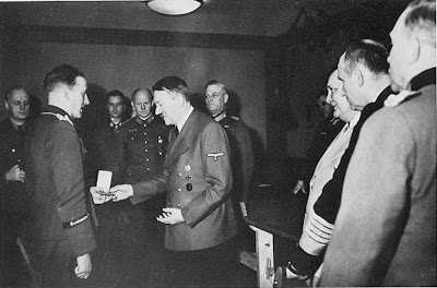 Hitler+awarded+GE+to+Rudel+1.1.45.jpg