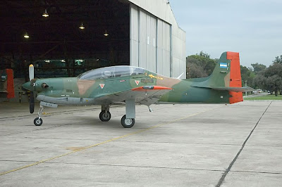 http://4.bp.blogspot.com/_AxCuBauiBF0/Sh6oHcYGg0I/AAAAAAAACJw/jdTNchwuOQo/s400/EMB312_Tucano_E114_Argentina.jpg