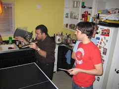 Depois de um concerto...nada como uma partida de ping pong!!!!!