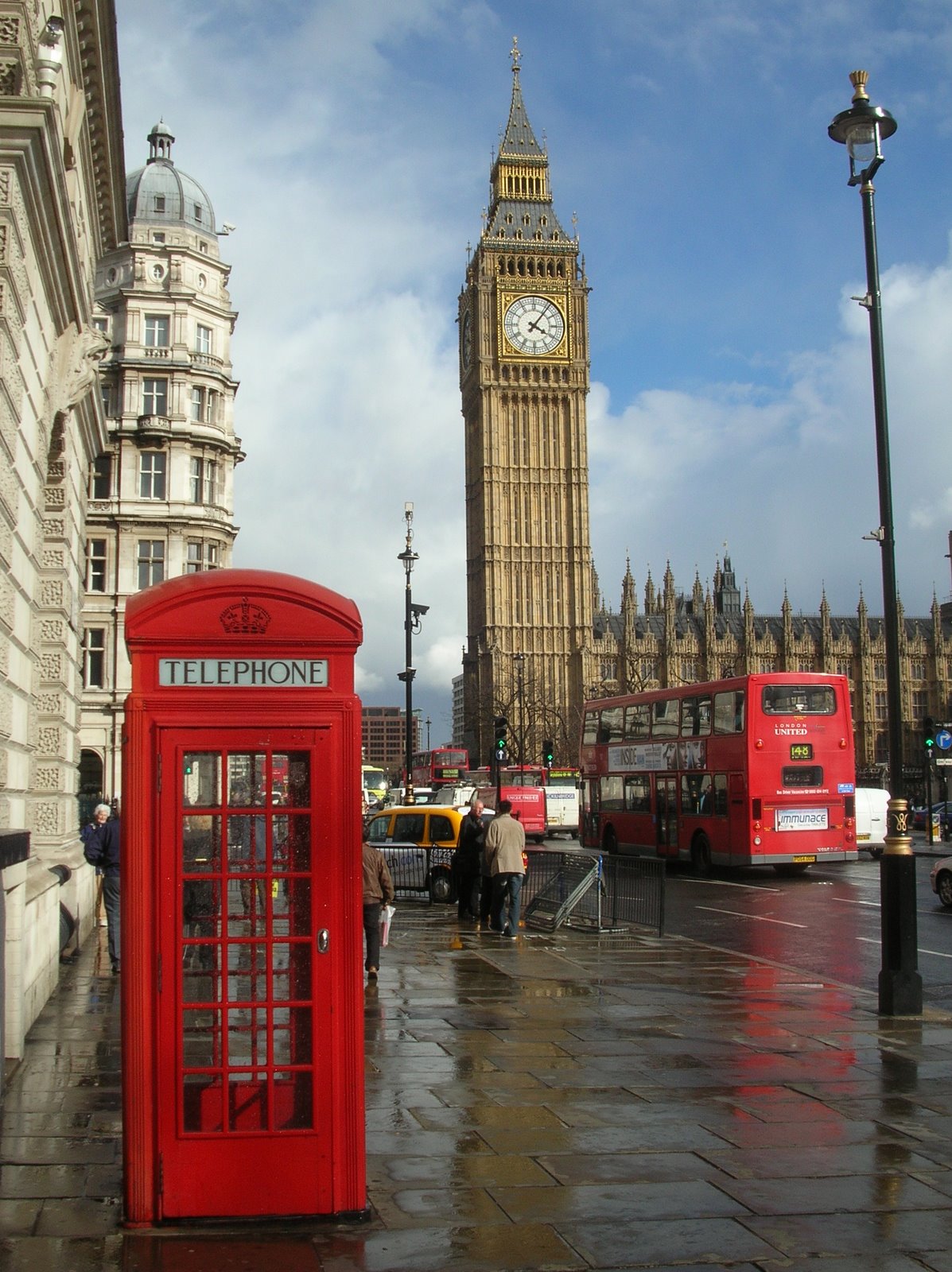 [London_Big_Ben_Phone_box.jpg]