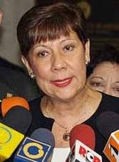 Rectora reconoce labor de profesionales galardonados con Premio a la Excelencia
