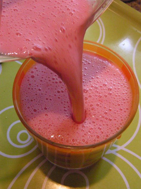 [straw+pour.jpg]