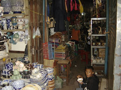 Tienda de cerámica en el bazar de Pnomh Penh