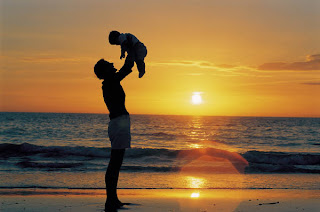 பனித் துளிகள் Dad+baby+sunset