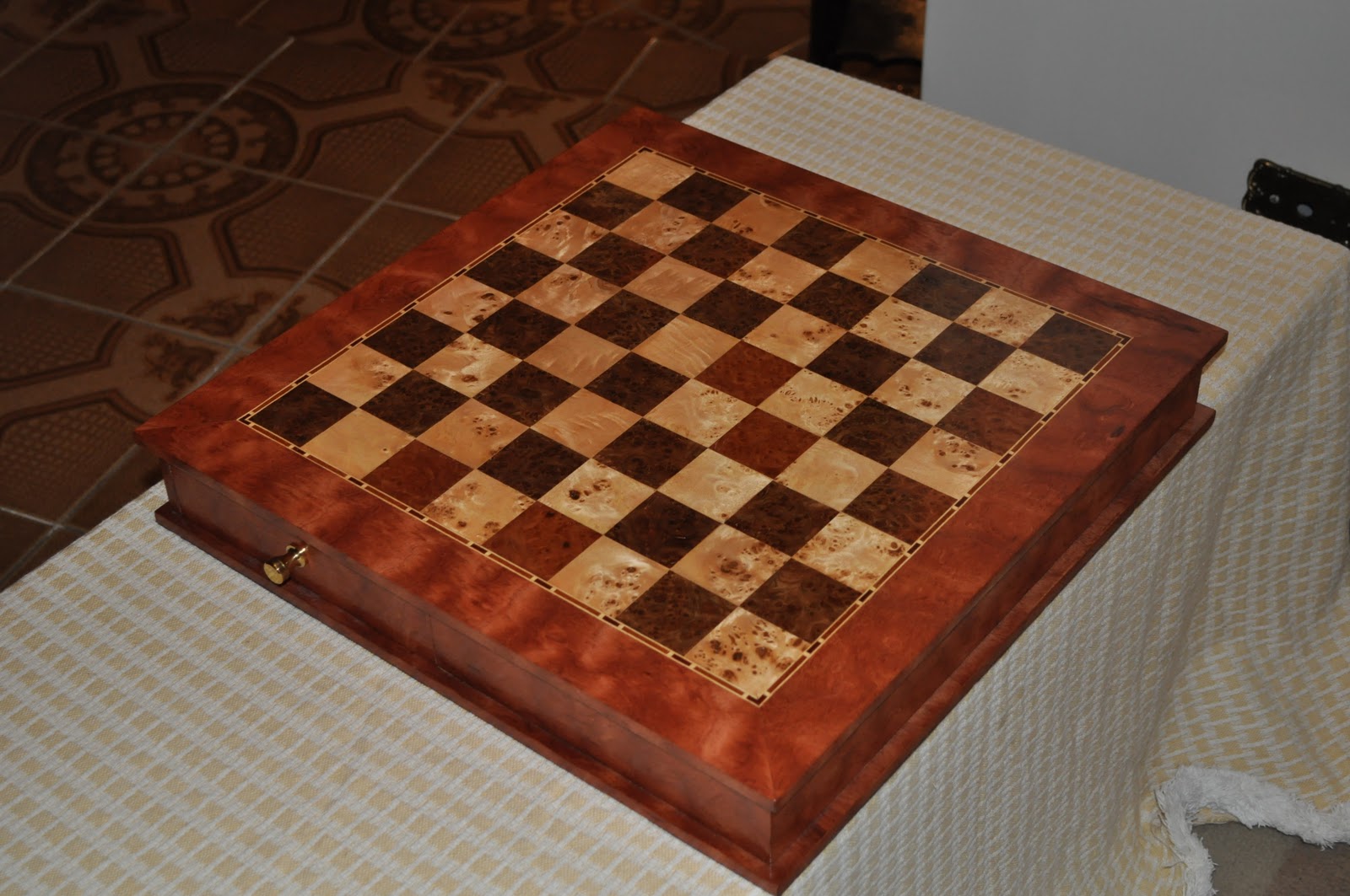 Tabuleiro de Xadrez artesanal de Madeira feito em Marchetaria