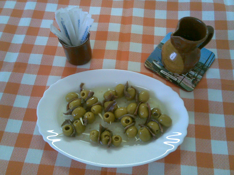 ANCHOAS CON ACEITUNAS.
