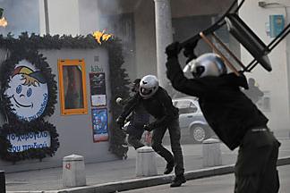 [επεισόδια+χαμόγελο.jpg]