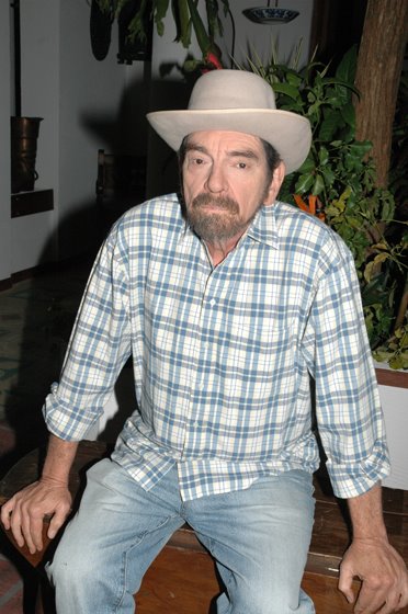 [ALEJO+FELIPE+COMO+DON+LUIS.JPG]