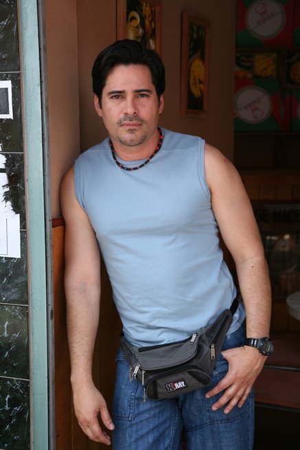 [carlos_montilla01+med.jpg]