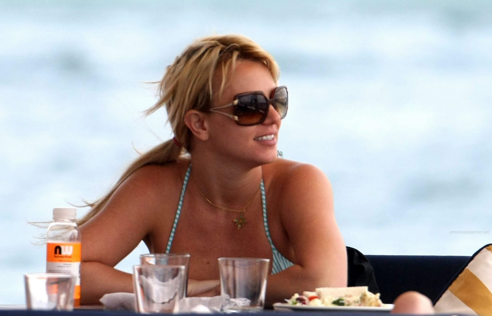 Britney Spears Bikini Photos in Sydney. Britney and her family took a nice ... Britney Spears Bikini Photos in Sydney. Britney and her family took a nice ...