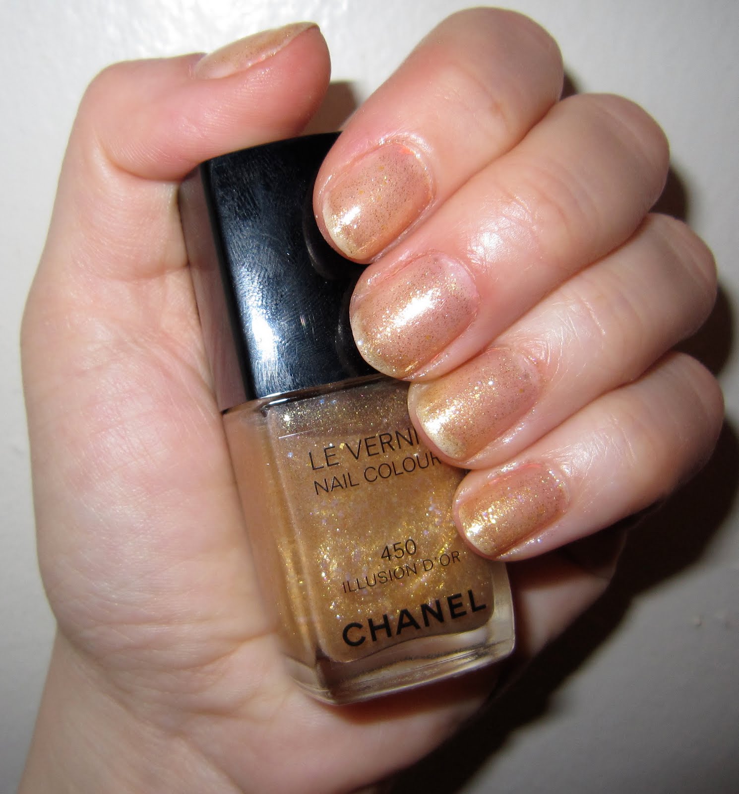 The Beauty of Life: Mani of the Week: Chanel Illusion D'Or