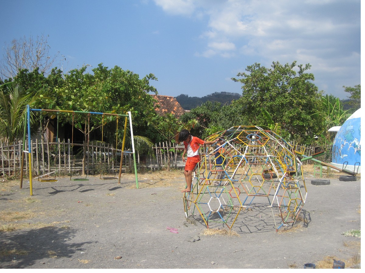 My Dreams: SUATU HARI DI RUMAH DOME – NEW NGELEPEN – PIYUNGAN