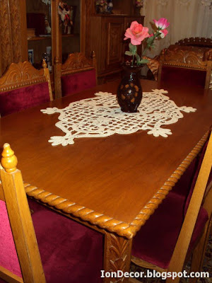 Masa din lemn sculptat, mobilier de sufragerie.