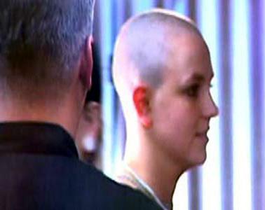 [britney-spears-bald.jpg]