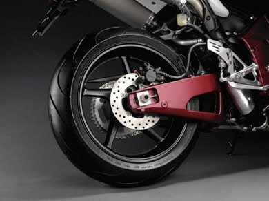 Yamaha launches 2010 YZF-R1