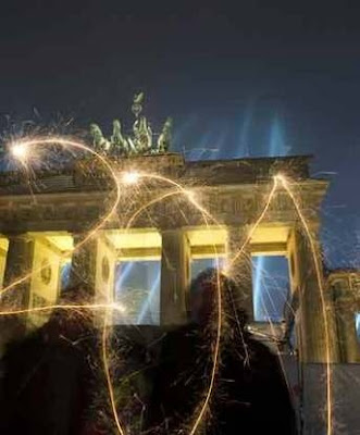 New Year merriment crosswise the world