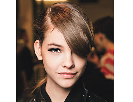 At the end of the night, press a cotton ball soaked in eye make-up remover At the end of the night, press a cotton ball soaked in eye make-up remover