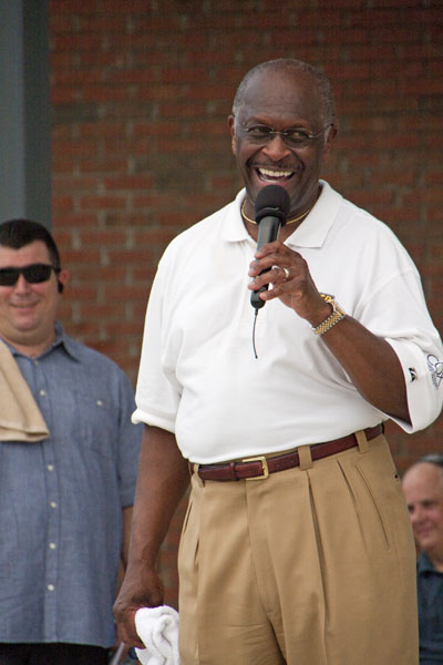 01-01-09+-+Herman+Cain+-+Addressing+tea+party+crowd.jpg