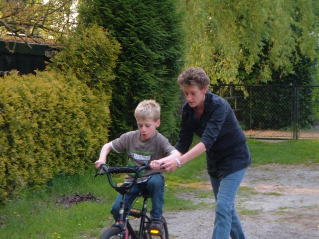 [Matthew+leren+fietsen+003_640x480.jpg]