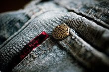 http://4.bp.blogspot.com/_BZ_X58dfwMQ/TGzZurgDB6I/AAAAAAAAAAM/Xc1b_qgvNw0/s320/220px-Closeup_of_copper_rivet_on_jeans.jpg