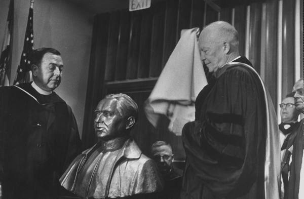 [Eisenhower+with+bust+of+ewalsh.jpg]