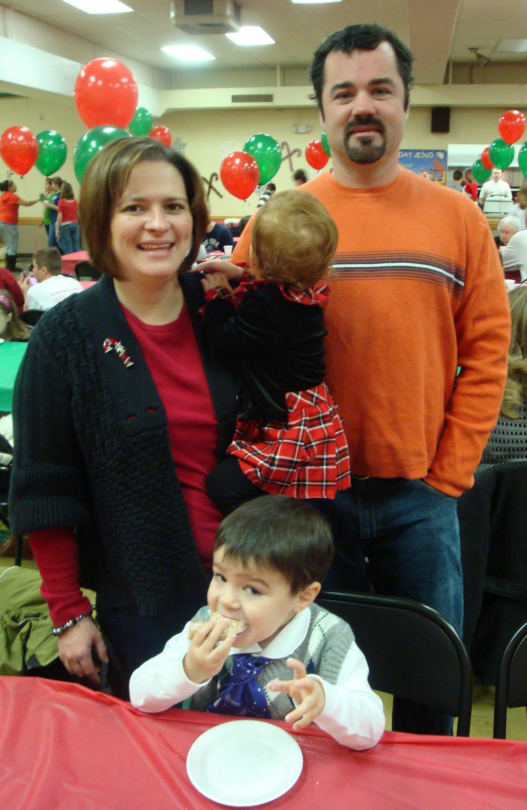 http://4.bp.blogspot.com/_B_EFW148mJ4/TQQUWKJZOqI/AAAAAAAAOso/hogxHbyuiWc/s1600/Santa2010Dec11F.jpg