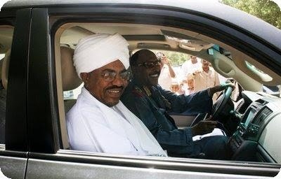 الزعيم .. القائد .. حبيب الشعب .. ما سره !!! Bashir+in+a+car