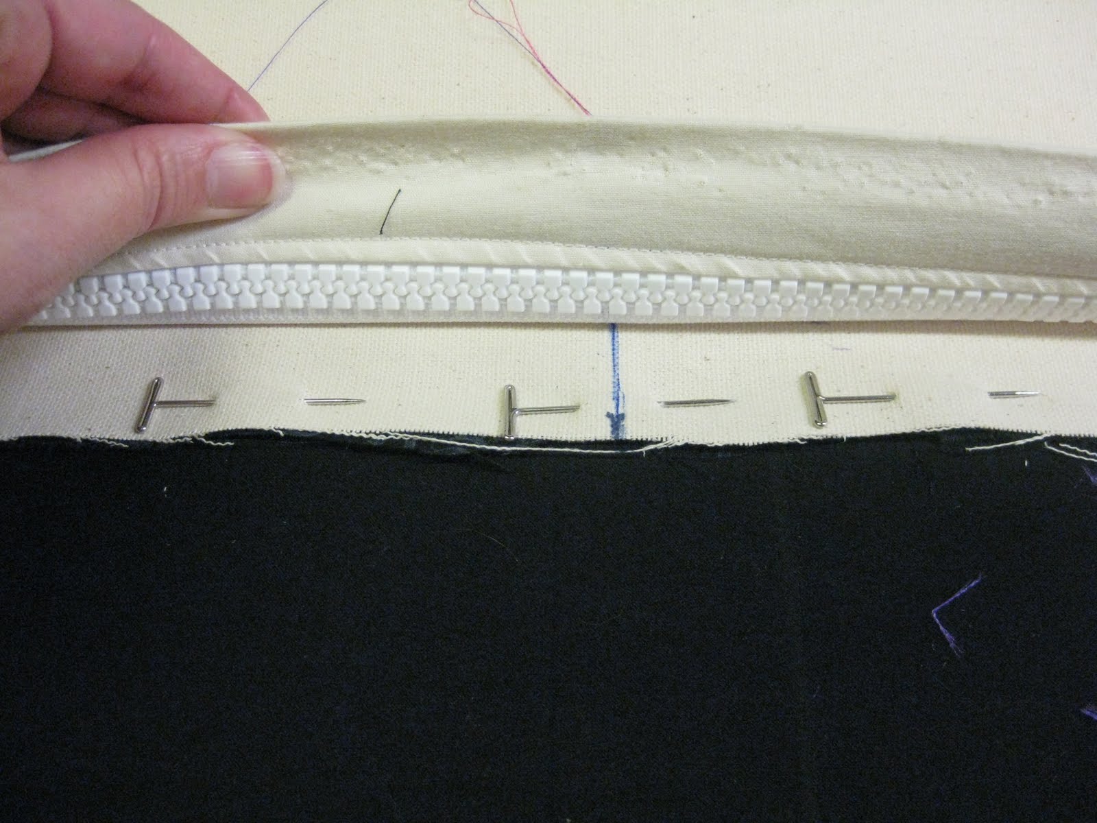 The Quilt Rambler Attaching Zippers to Longarm Leaders