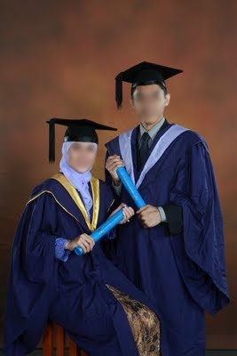 jubah graduasi
