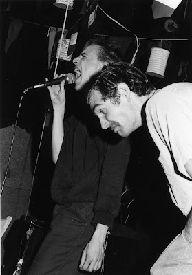 En vivo en La Sébale, Paris, 1983 Como banda telonera de Killing Joke en 'Le Palace'