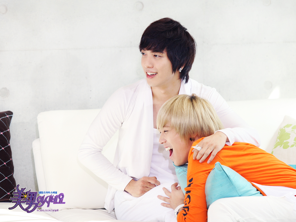 http://4.bp.blogspot.com/_Bo9_ZPkYQx8/TQ2GcB48fYI/AAAAAAAAApM/sAB-2IXnL7Q/s1600/Youre-Beautiful-Wallpaper-Jeremy-and-Shin-Woo.jpg