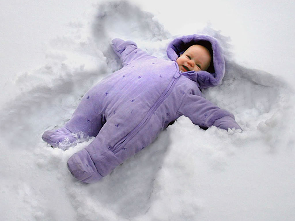 baby boy sleepin in snow wallpaper