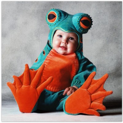 Cute baby like frog dressing picture