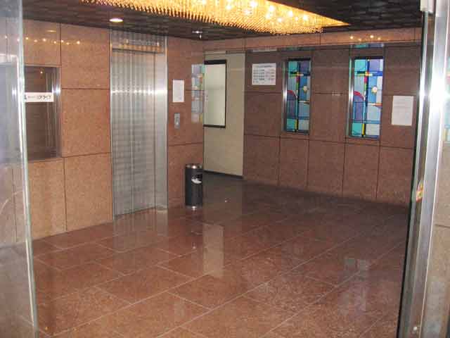 [4LDK+マンスリーマンション玄関ホール.jpg]