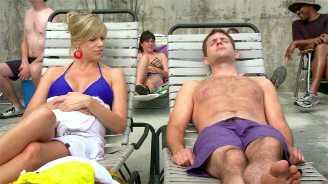 Super hot shirtless pictures of Glenn Howerton..sexy and yummy. 