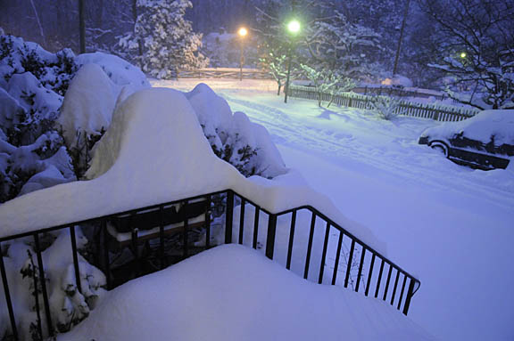 [Big+snow+Dec+2009+025+sm.jpg]