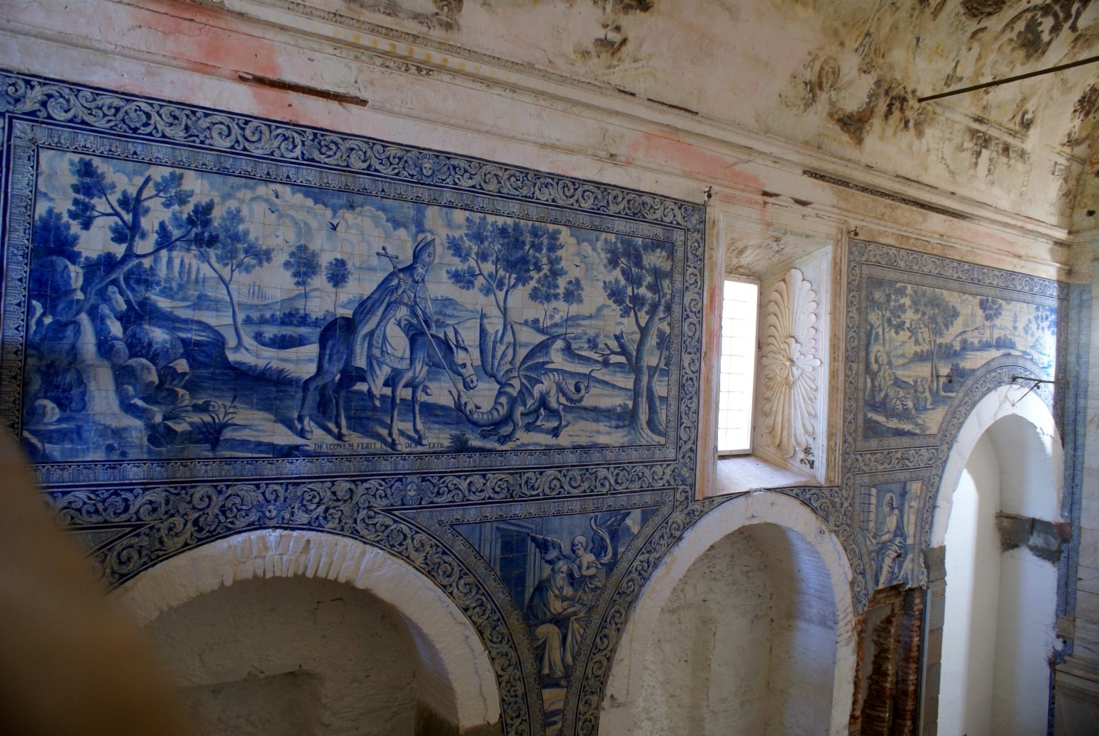 [Azulejos+da+Igreja.JPG]