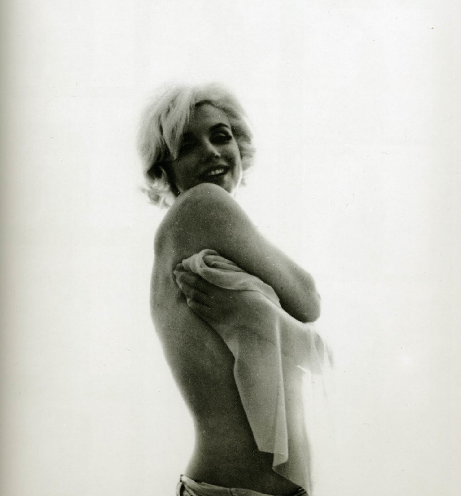 http://4.bp.blogspot.com/_Bs1pXxAZsr0/TRXNh6SRPsI/AAAAAAAARX4/2gaWd3lzu7c/s1600/Marilyn01.jpg
