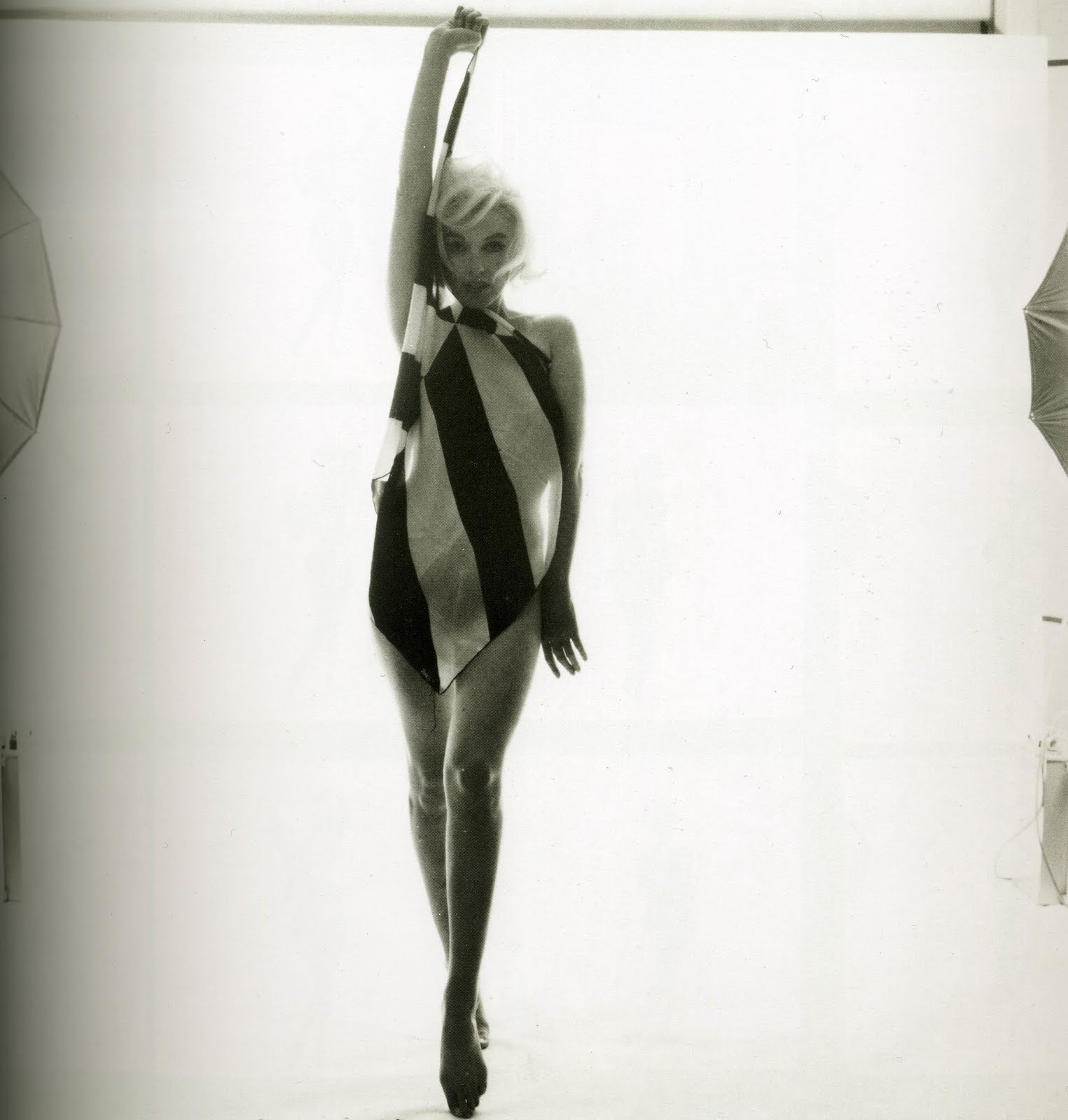 http://4.bp.blogspot.com/_Bs1pXxAZsr0/TRXSaeXnTJI/AAAAAAAARYw/yX4DJSney84/s1600/marilyn100.jpg
