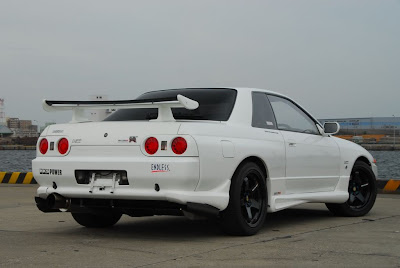 White Nissan Skyline Skirt Body Kit