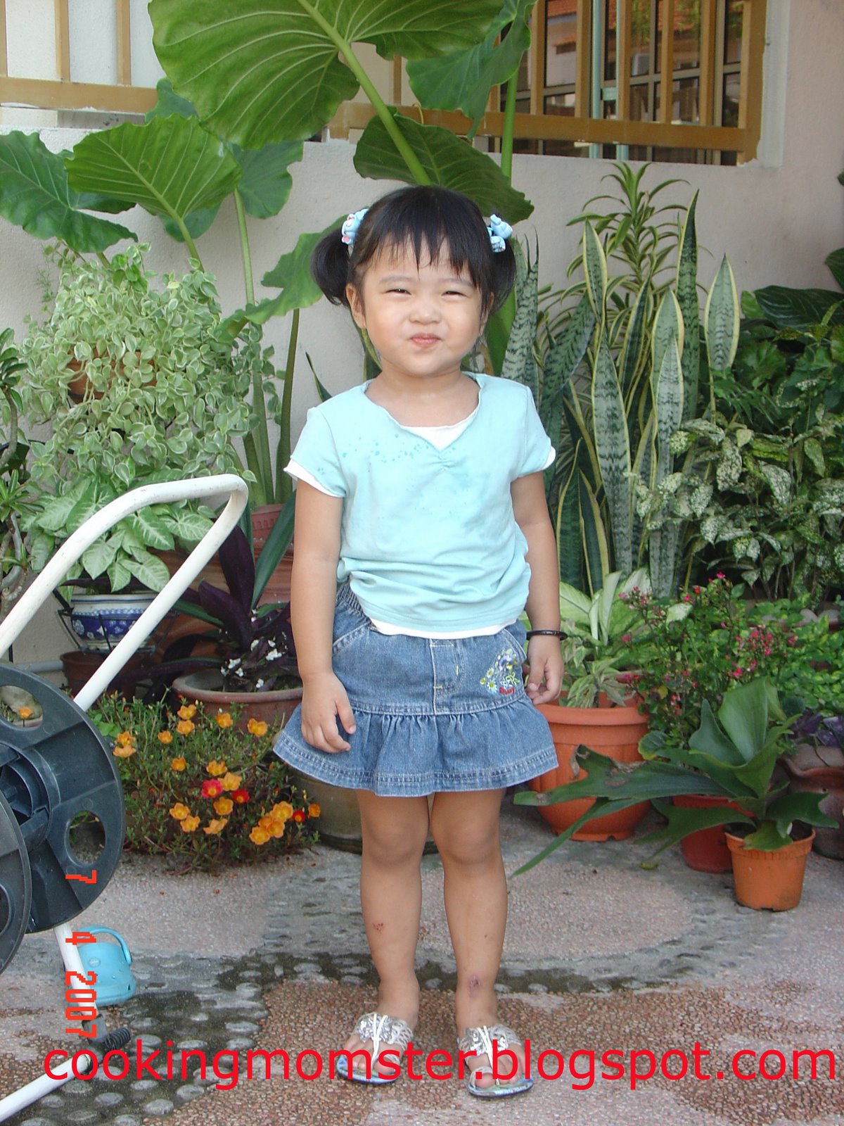 [Le-Ann+playing.jpg]