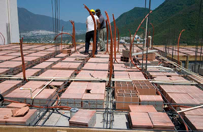 Construccion de nuestra casa: Vaciado de la loza (techo del sótano)