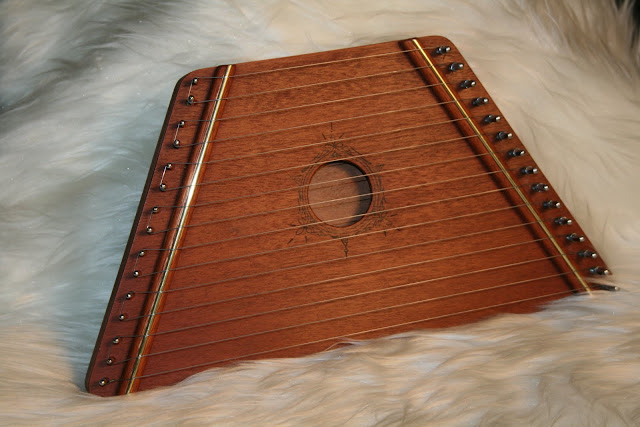 How to play lap harp