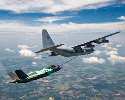 El F-35B realiza con éxito el primer reabastecimiento aéreo mediante el sistema Probe and Drogue