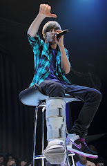 Justin Bieber's Broken Foot!
