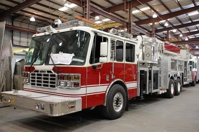 100-foot LADDER TRUCK EXPECTED