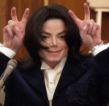 http://4.bp.blogspot.com/_C5MrMlZkBLc/SlGD3mxO7xI/AAAAAAAAAfM/gjkABZNdW70/s400/michael-jackson_-king.jpg